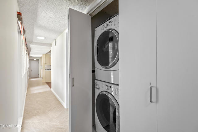 4230 Canoga Avenue, Woodland Hills CA: https://media.crmls.org/mediaz/c04bf52e-8d5d-476a-9816-abf54bee2c87.jpg