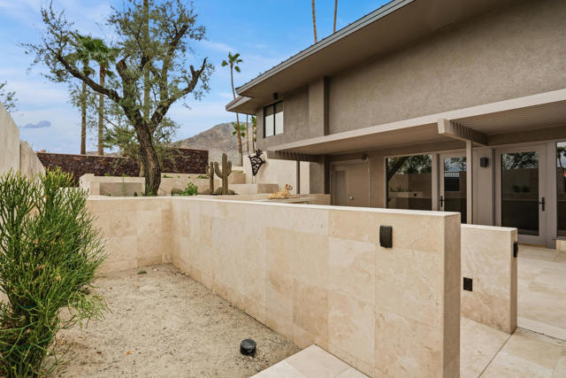 855 W Coronado Avenue, Palm Springs, CA 92262