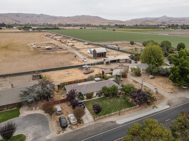 790 Shore Road, Hollister CA: https://media.crmls.org/mediaz/c04c68e1-3879-4bac-b03e-d91f9a47da4d.jpg