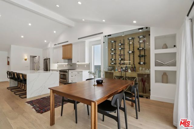 13117 Magnolia Boulevard, Sherman Oaks CA: https://media.crmls.org/mediaz/c04c6e72-5153-4066-8c2e-997f49752788.jpg
