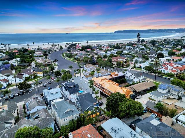 1050 Isabella Ave, Coronado CA: https://media.crmls.org/mediaz/c04cacde-12ee-461c-a8c1-a9fcb339014a.jpg