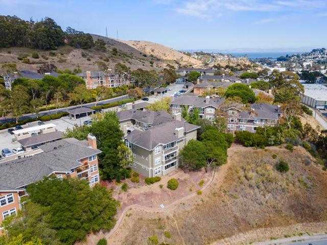 613 Swallowtail Court, Brisbane CA: https://media.crmls.org/mediaz/c04cb56b-0fb3-49e3-8d2a-0dc2137a2e76.jpg