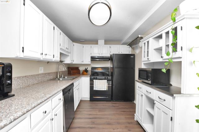 3194 Ameno Rd, Concord CA: https://media.crmls.org/mediaz/c04d0622-a9b1-4013-a0f9-a0046b7dc497.jpg