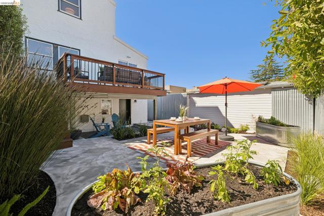 1509 Francis St, Albany CA: https://media.crmls.org/mediaz/c04d58ff-49a8-4f7e-8b1f-d10b7b140444.jpg