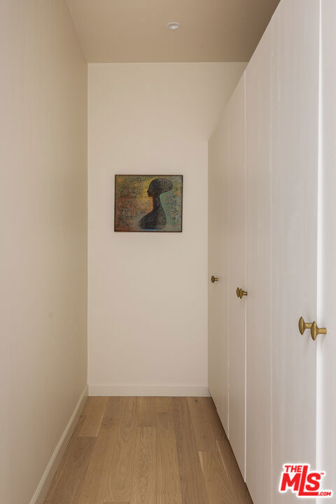 https://media.crmls.org/mediaz/c04dbc21-57a9-4ef8-9645-4fb68546fd48.jpg?preset=X-Large