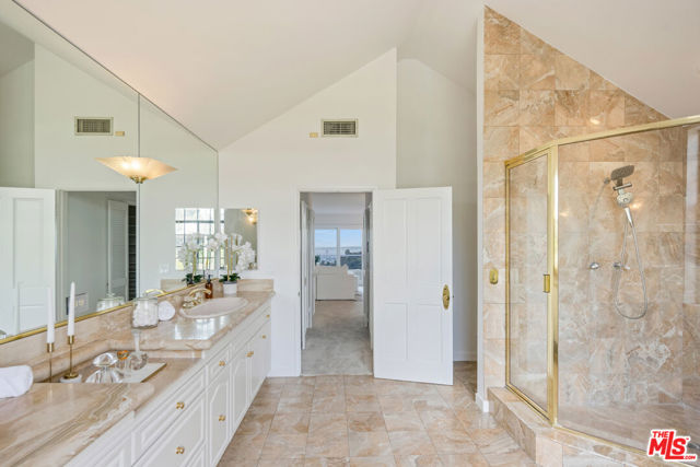 8004 Oceanus Drive, Los Angeles CA: https://media.crmls.org/mediaz/c04dc47e-e52b-4ef1-a4db-d92c71e2afad.jpg