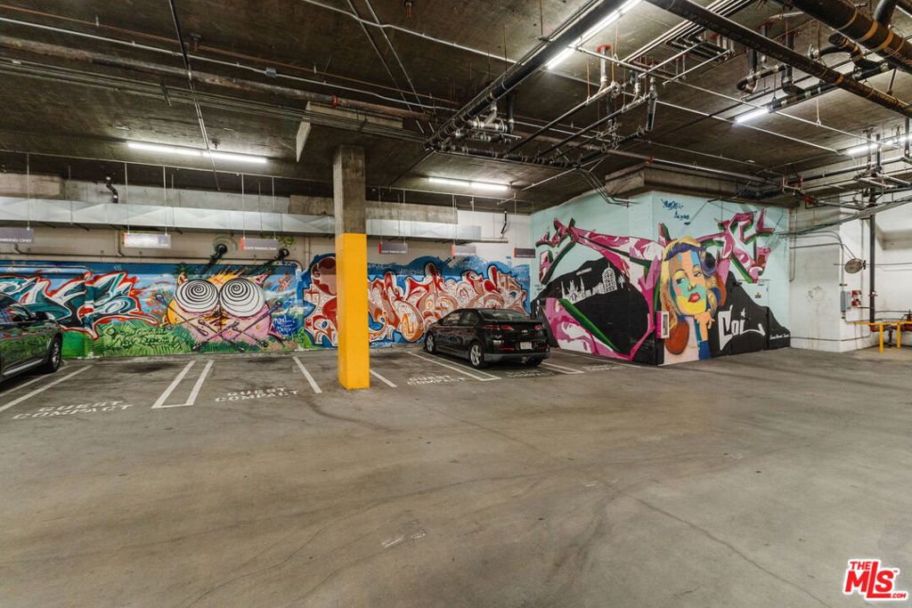 https://media.crmls.org/mediaz/c04e34c4-b9a8-490c-a776-d47d9dbc5874.jpg?preset=X-Large