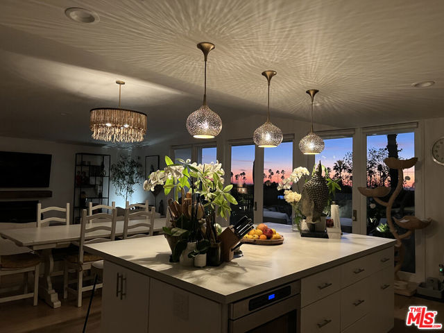 29500 Heathercliff Road, Malibu CA: https://media.crmls.org/mediaz/c04e5f43-4747-479e-ab93-a67428176cc2.jpg