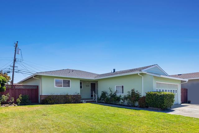 2225 Salisbury Way, San Mateo CA: https://media.crmls.org/mediaz/c04ea9e0-26fb-4f9f-9f7d-e393d804a96b.jpg
