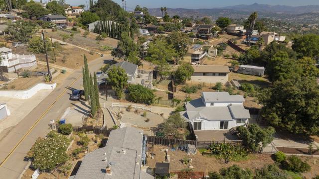 8545 Gardena Rd, Lakeside CA: https://media.crmls.org/mediaz/c04efa9c-d484-4174-9a56-98a5b1a90bdf.jpg