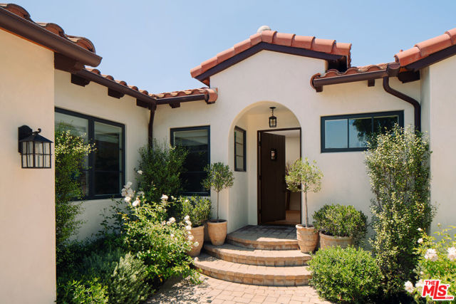 715 Circle Drive, Montecito CA: https://media.crmls.org/mediaz/c04f0e71-a8c4-4922-b514-87f94e69fbd1.jpg