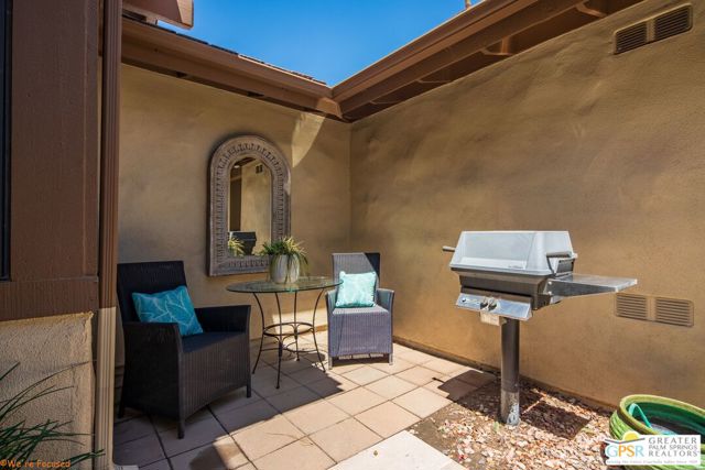 307 Appaloosa Way, Palm Desert CA: https://media.crmls.org/mediaz/c04f47d7-1e40-4c9a-87bf-ddbe1224f6eb.jpg