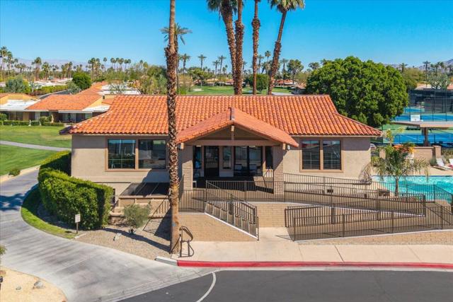 43 Sunrise Drive, Rancho Mirage CA: https://media.crmls.org/mediaz/c04f760c-138c-4e87-a536-785bd482aa3d.jpg