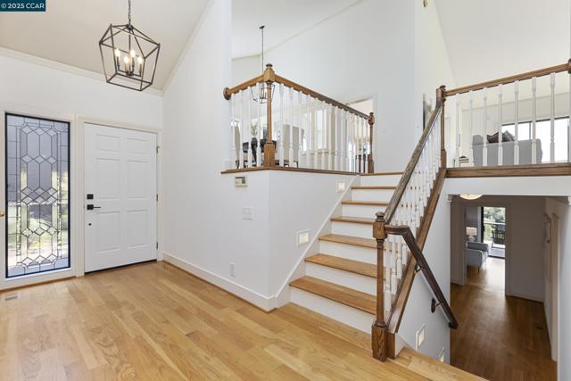 25 Watchwood Ct, Orinda CA: https://media.crmls.org/mediaz/c04f9984-9c97-4a6f-b0b7-665b0dc39065.jpg
