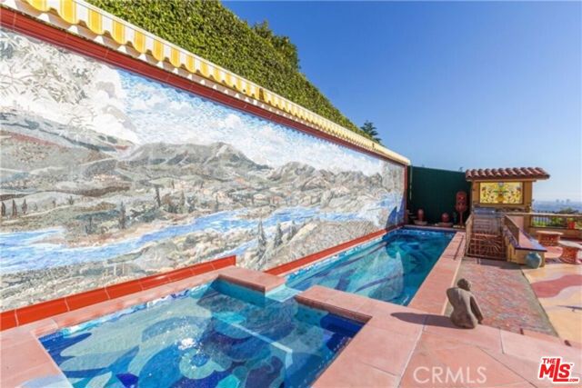 9170 Thrasher Avenue, Los Angeles CA: https://media.crmls.org/mediaz/c04faaa8-1a71-474e-9405-a1d9627d8ee3.jpg
