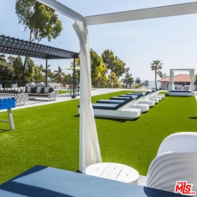 6600 Beachview Drive, Rancho Palos Verdes CA: https://media.crmls.org/mediaz/c050ab12-e72c-4fb1-9edd-7d448baa5fc5.jpg