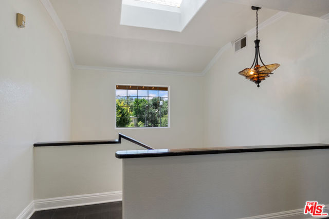 5183 Obama Boulevard, Los Angeles CA: https://media.crmls.org/mediaz/c0517ec3-ed17-4978-b24a-fe916488920b.jpg