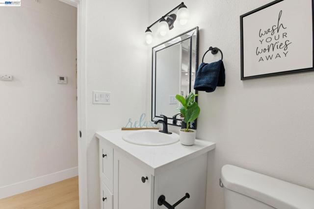 137 Tamarack Dr, Union City CA: https://media.crmls.org/mediaz/c0519113-e75b-4f44-83c7-f5d2c176e98d.jpg