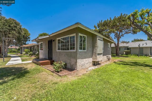 23230 Anchor Avenue, Carson CA: https://media.crmls.org/mediaz/c051a4a3-ad95-42da-85ab-8cd48e3fa581.jpg