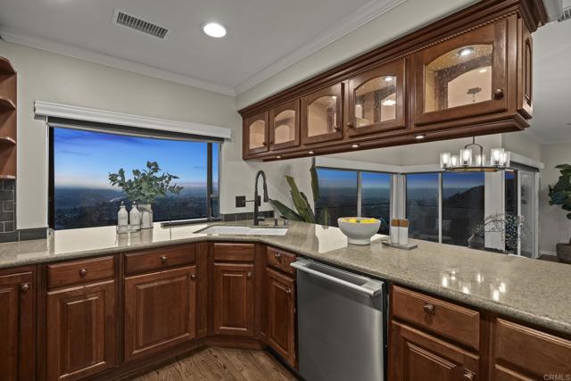5968 Caminito De La Taza, San Diego CA: https://media.crmls.org/mediaz/c0521e5d-c884-4a92-801b-f4fad5bd6e50.jpg