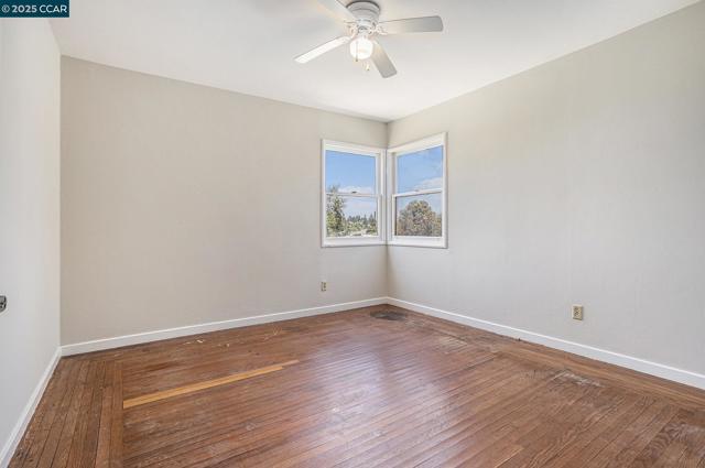 18367 Apricot Way, Castro Valley CA: https://media.crmls.org/mediaz/c05251ac-79aa-421c-af7c-16c1cddbd2e7.jpg