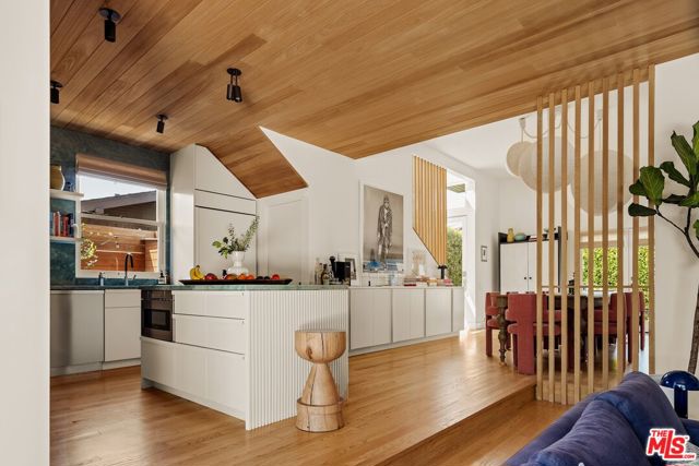 712 Nowita Place photo 17