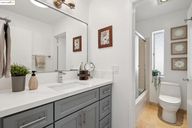 385 Jayne Ave, Oakland CA: https://media.crmls.org/mediaz/c054ec1c-aed7-4405-a99e-04c05094167f.jpg