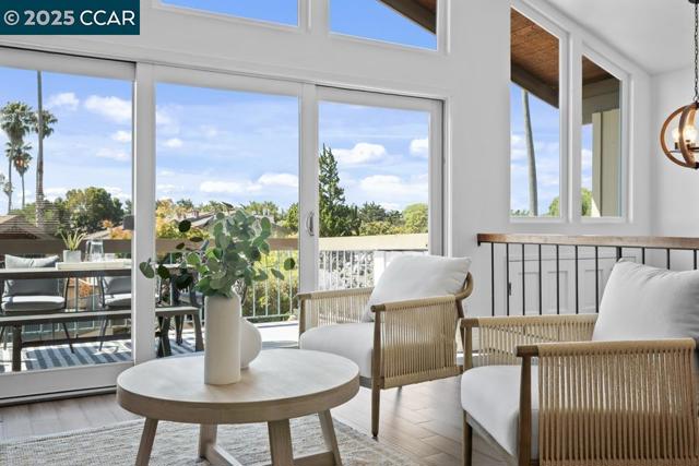 855 Portola Ave, Alameda CA: https://media.crmls.org/mediaz/c054f2a8-c8de-4ce9-86d6-25333a0cdae5.jpg