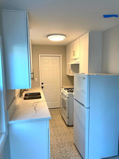 Image 2 of 10 For 1214 Robinson Ave