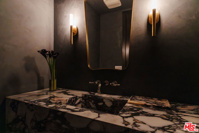 4656 Saloma Avenue, Sherman Oaks CA: https://media.crmls.org/mediaz/c0556440-d5bb-4cb2-b6a3-cc879933cad5.jpg