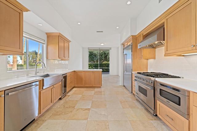 46640 Amir Drive, Palm Desert CA: https://media.crmls.org/mediaz/c055b0a1-ea1c-4995-bd9a-8ec509971044.jpg