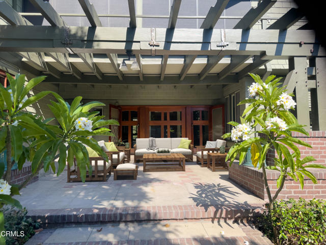 217 Oaklawn Avenue, South Pasadena CA: https://media.crmls.org/mediaz/c055c572-eca1-49b9-b47f-f92b59316a95.jpg