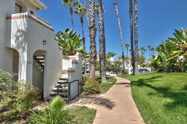 13202 Salmon River Rd, San Diego CA: https://media.crmls.org/mediaz/c055d304-1ab7-4684-8177-8ff8cc46084b.jpg