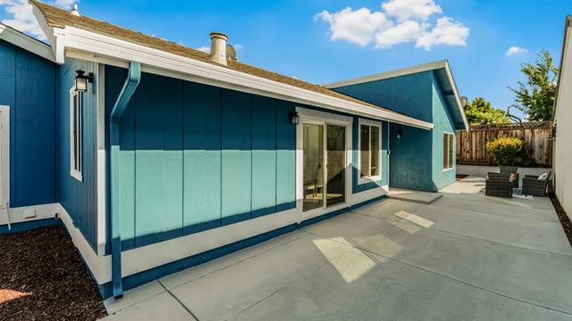 34981 Skylark Dr, Union City CA: https://media.crmls.org/mediaz/c05620f0-f149-4da9-a345-0a2c1cbd5ced.jpg