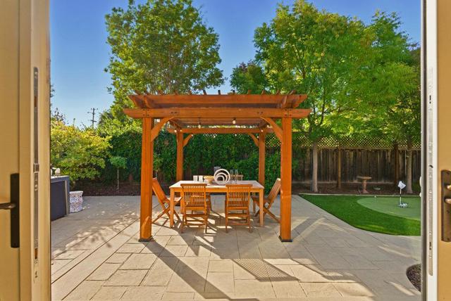 484 Cherry Avenue, Los Altos CA: https://media.crmls.org/mediaz/c0564930-e6e8-4ae8-abfb-58cda50a2d82.jpg