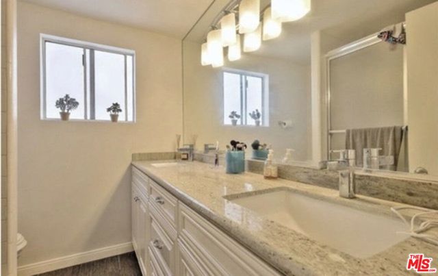 127 16th Street, Manhattan Beach CA: https://media.crmls.org/mediaz/c05661be-7982-4121-b290-3b48214d4f0a.jpg