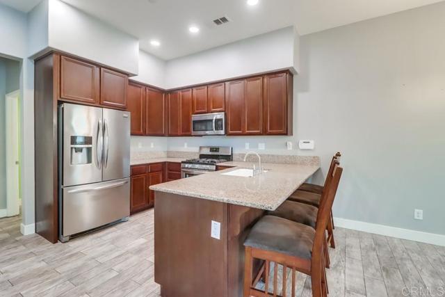 Detail Gallery Image 10 of 48 For 1560 Santa Carolina Rd #2,  Chula Vista,  CA 91913 - 4 Beds | 3/1 Baths