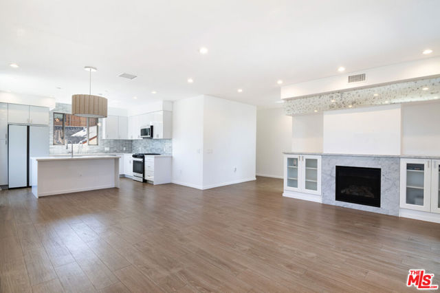 1623 S Bedford Street, Los Angeles CA: https://media.crmls.org/mediaz/c0567993-996d-41fd-bee2-6cbdb8bd4009.jpg