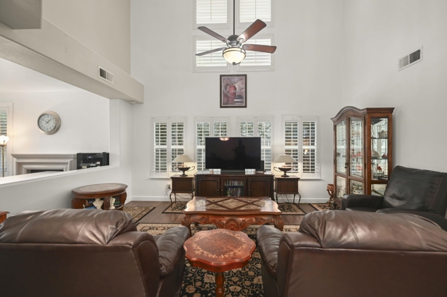 Image 4 of 34 For 415 Orchard View Ave