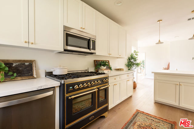 5018 Valleydale Avenue, Los Angeles CA: https://media.crmls.org/mediaz/c0569020-8290-42cd-a85f-a227aa155ffa.jpg