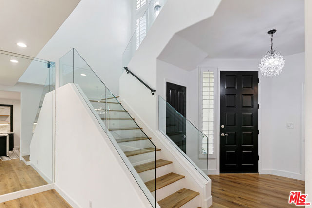 6477 Zuma View Place, Malibu CA: https://media.crmls.org/mediaz/c0569234-99b4-4f4e-8e63-0d4482abf113.jpg