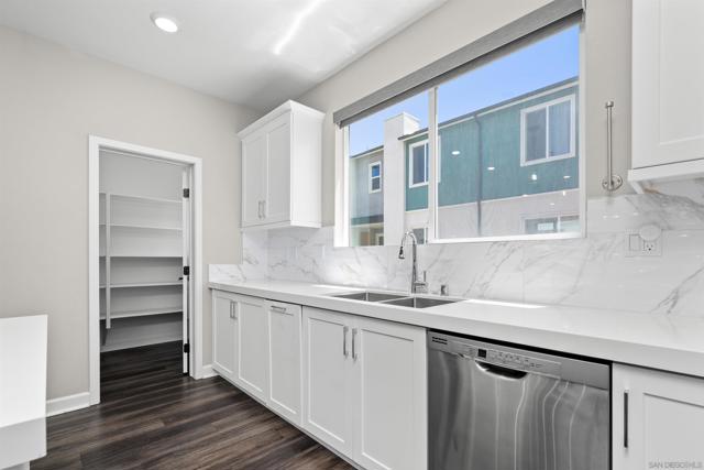 1951 Pavilion Lane, Chula Vista CA: https://media.crmls.org/mediaz/c05710a6-1697-4d20-994e-a391c7a53bc8.jpg