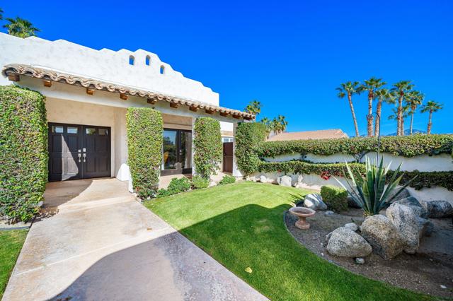 52685 Avenida Ramirez, La Quinta CA: https://media.crmls.org/mediaz/c057881a-704f-41de-bbda-0b64ac4698bb.jpg
