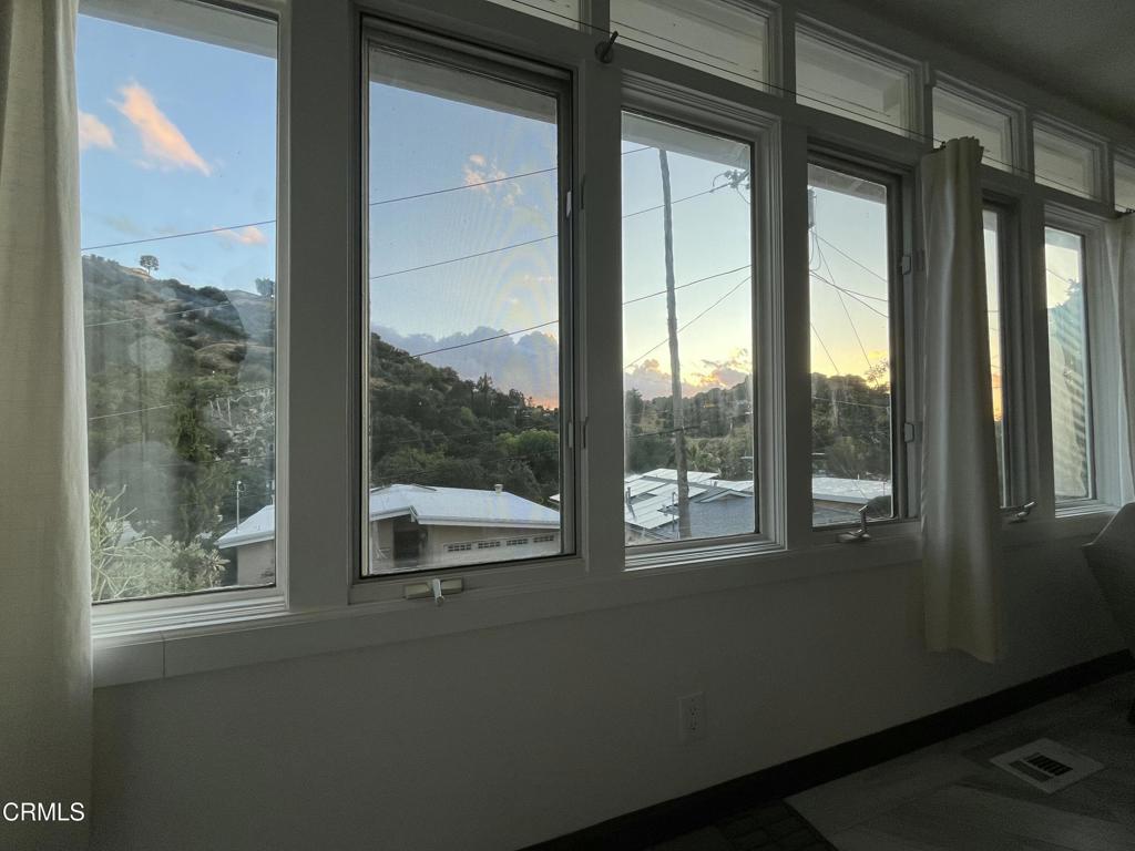 https://media.crmls.org/mediaz/c057ea4a-2d53-4677-a88c-72dd90175367.jpg?preset=X-Large