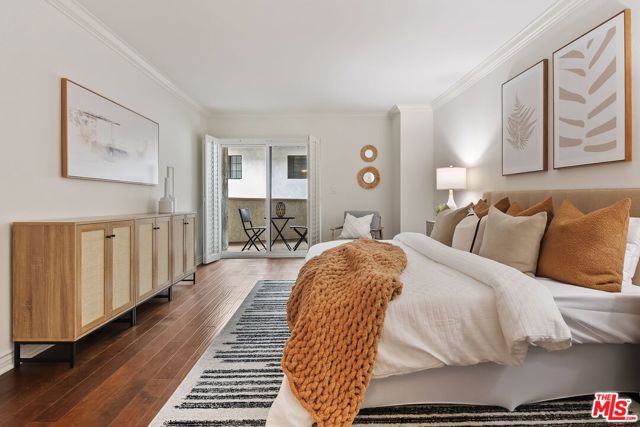 1011 5th Street, Santa Monica CA: https://media.crmls.org/mediaz/c057f01f-2161-48c9-9162-004018242eee.jpg