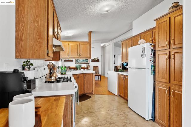 114 Zartop St, Oakley CA: https://media.crmls.org/mediaz/c0583df0-81f4-4a3f-94d8-4bdaa389b942.jpg
