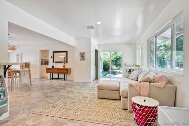 11668 Altoona Dr, El Cajon CA: https://media.crmls.org/mediaz/c0585336-5d84-4a39-975a-717355e30160.jpg
