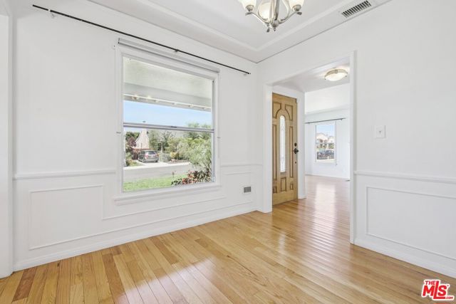 8150 Kenyon Avenue, Los Angeles CA: https://media.crmls.org/mediaz/c05886aa-b5ed-4052-b6d3-97b52ce0c359.jpg