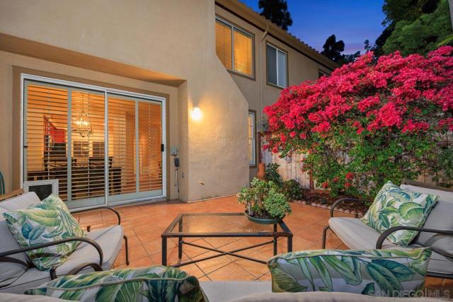 3965 Via Holgura, San Diego CA: https://media.crmls.org/mediaz/c058a969-926d-4a0e-95be-1ae0f67475db.jpg