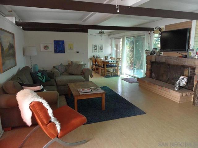 1631 Cypress Ave, San Diego CA: https://media.crmls.org/mediaz/c058e88f-675c-4d4c-b4da-8249d23e8559.jpg